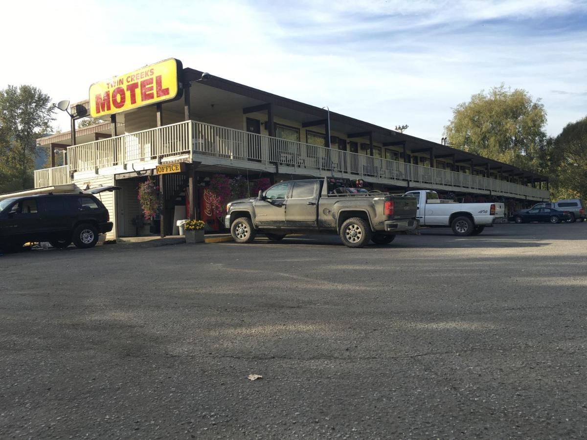 Twin Creeks Motel Lumby Luaran gambar