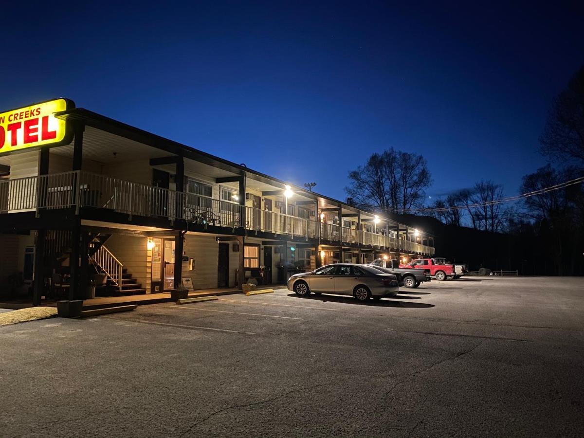 Twin Creeks Motel Lumby Luaran gambar